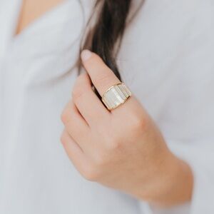 Chic Gold and White Mother of Pearl Women's Ring